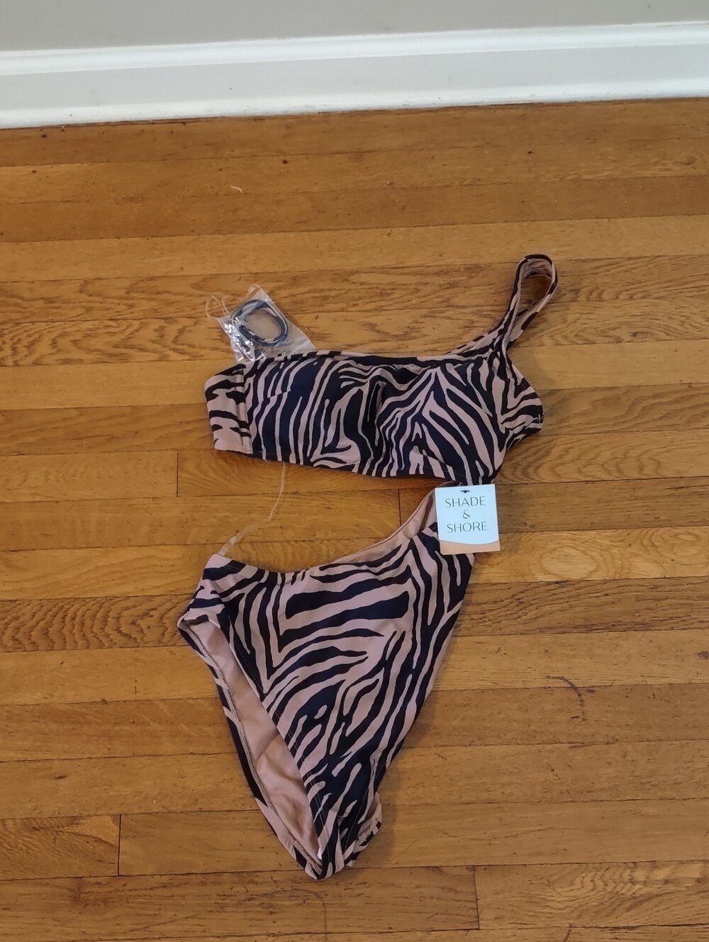 NWT shade and shore sexy leopard print one piece cutout leopard bathing suit med